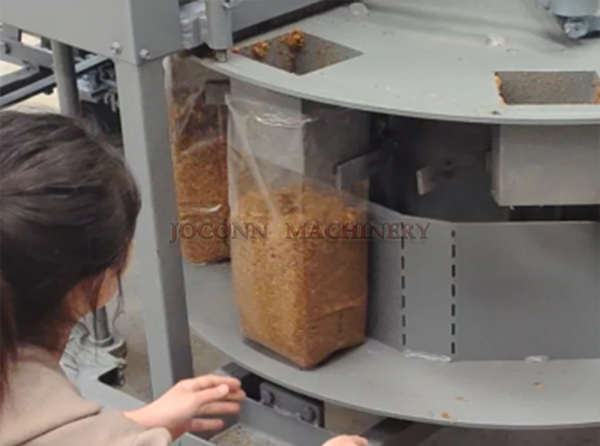 Mushroom Square Bags Stamping Bagging Machine