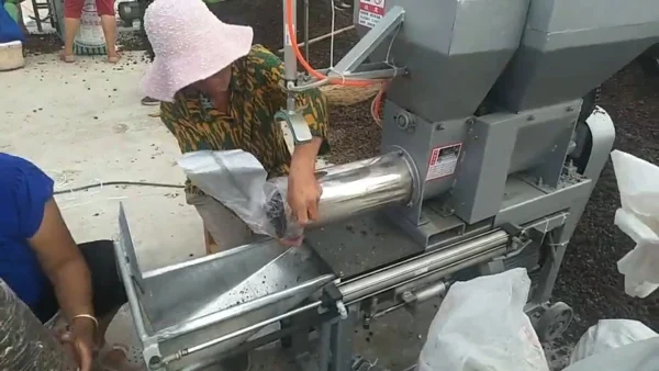 Mushroom Substrate Bagging Machine with Layer Inoculation